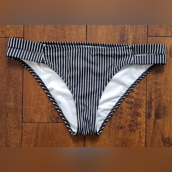 SOLD- Shade & Shore Bikini With Cover-Up - Picture 5 of 10